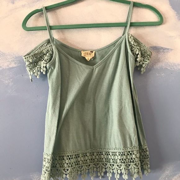 💚Free w Purchase💚 Cold shoulder top - Picture 2 of 2